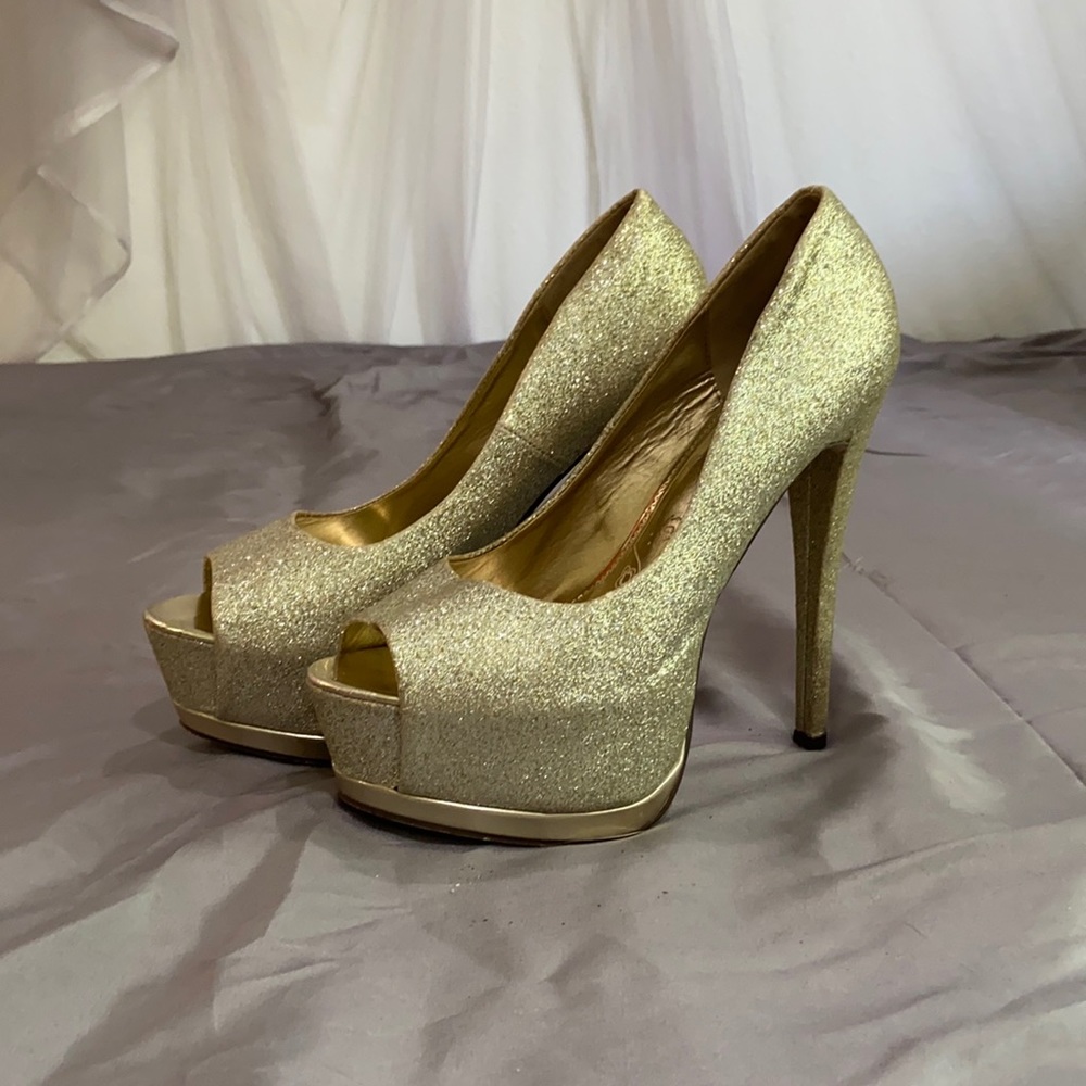 Gold sparkle platforms